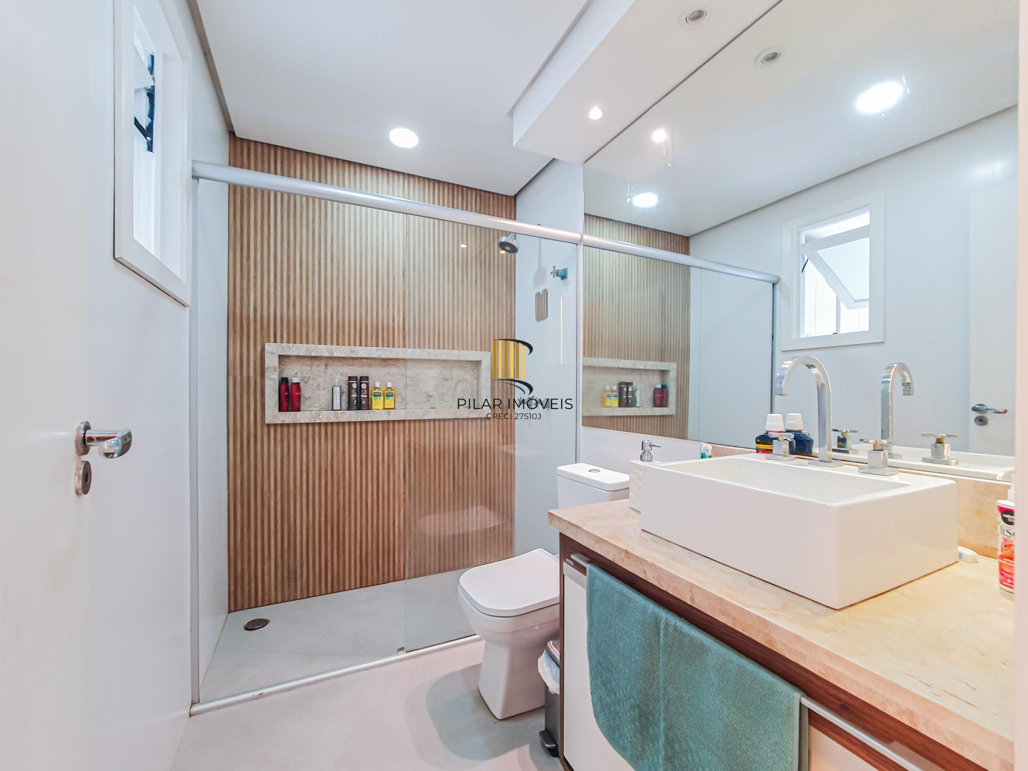 O refúgio perfeito: Casa térrea reformada com piscina e clima de interior!