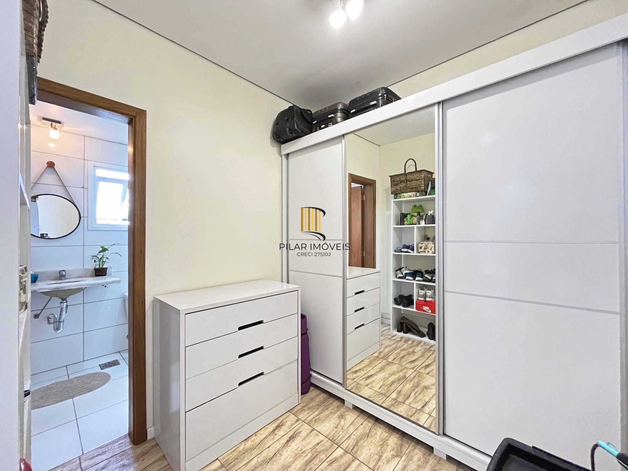 Casa 4 dormitórios no bairro Hípica