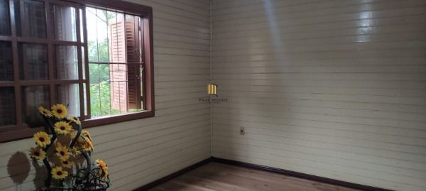 Casa em Porto Alegre, no bairro Campo Novo, com 3 dormitório(s), e 3 banheiros, à venda.