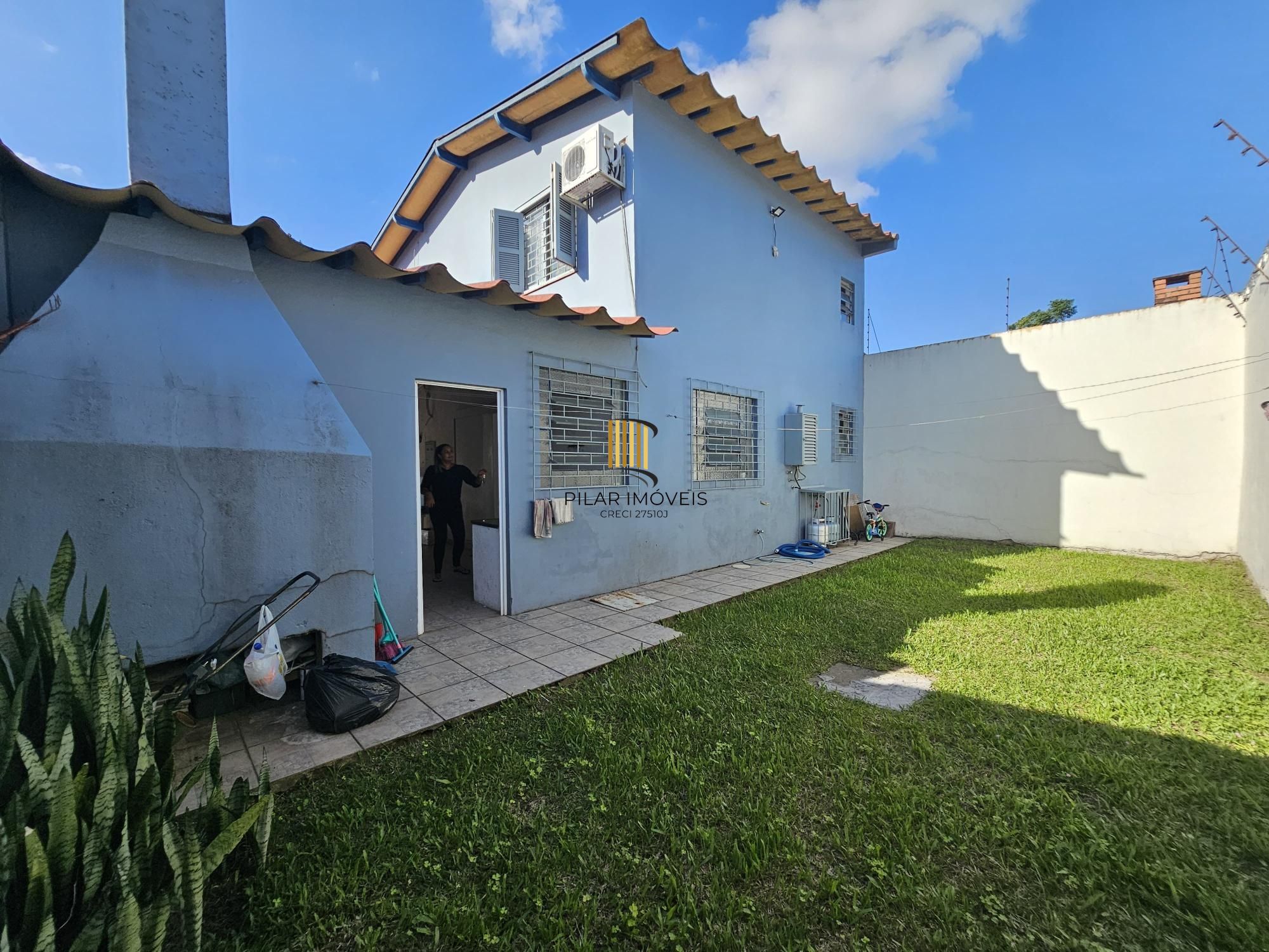 Casa com piscina terreno 10x30 zona sul de Porto Alegre