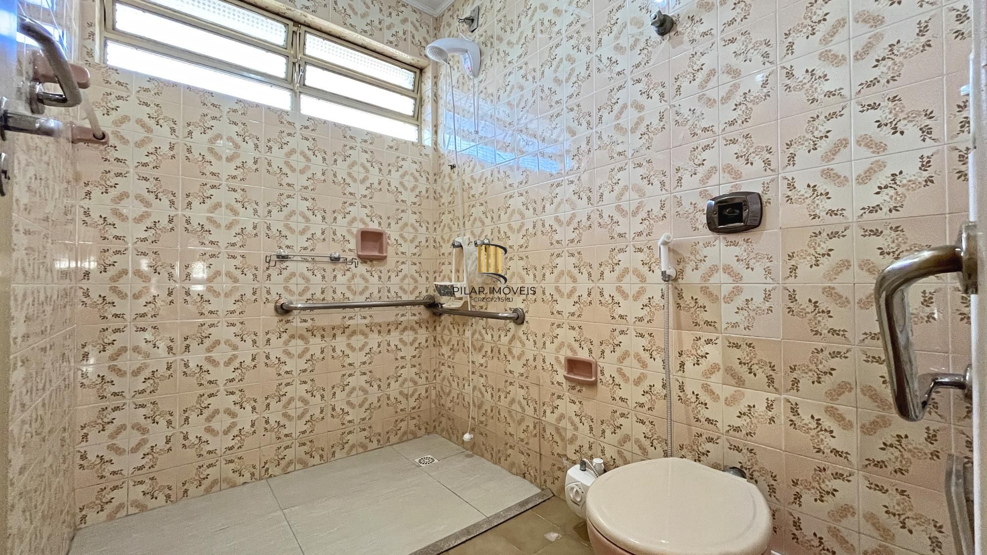 Casa 4 dormitórios no bairro Glória