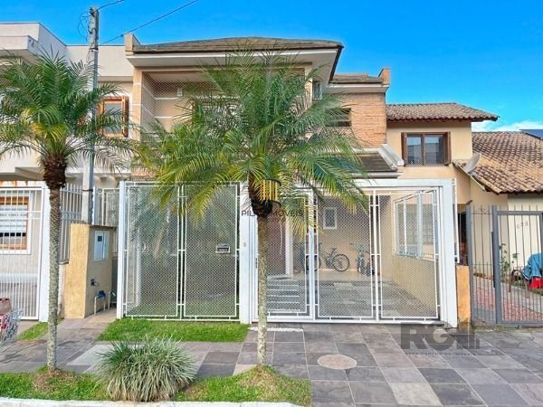 Casa em Porto Alegre, no bairro Hípica, com 3 dormitório(s), e 3 banheiros, à venda.