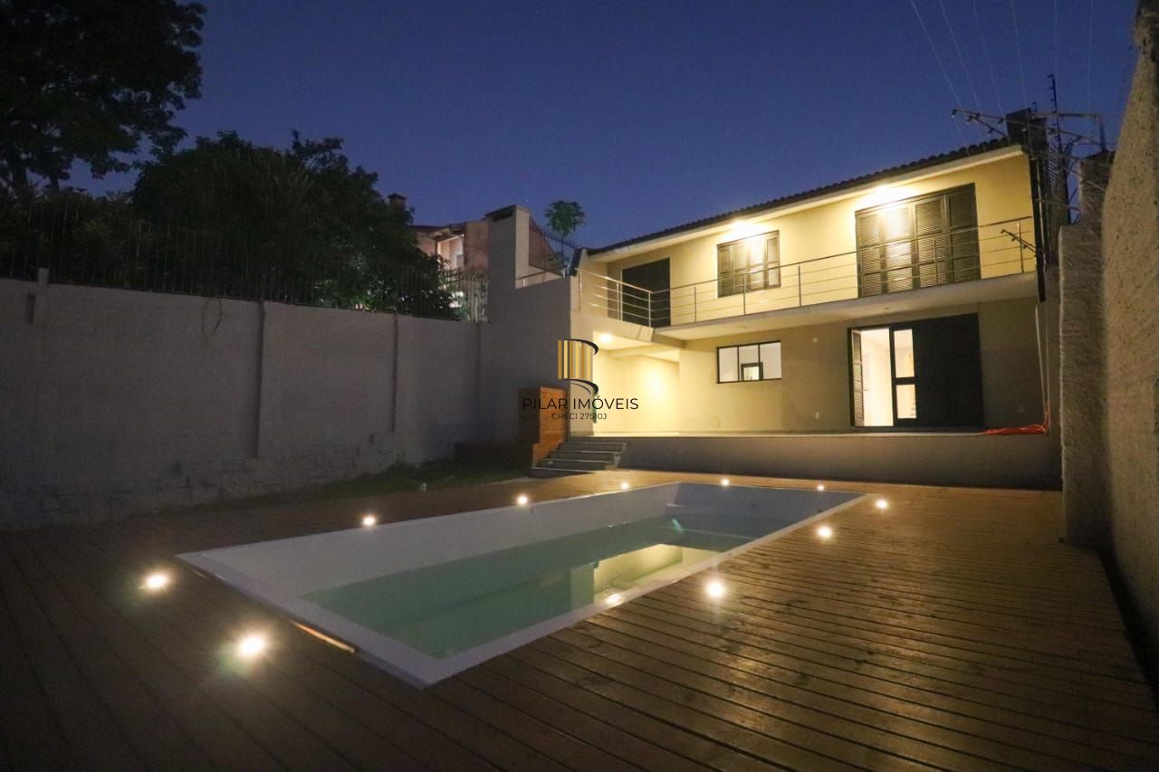 Casa 4 dormitórios no bairro Vila Nova