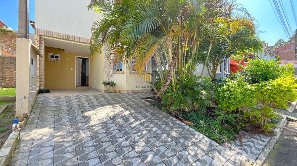Casa Condominio em Porto Alegre, no bairro Guarujá, com 3 dormitório(s), e 3 banheiros, à venda.