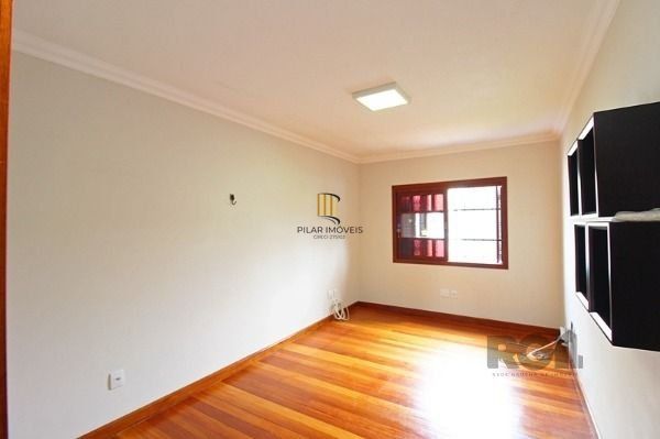 Casa em Porto Alegre, no bairro Hípica, com 3 dormitório(s), e 3 banheiros, à venda.