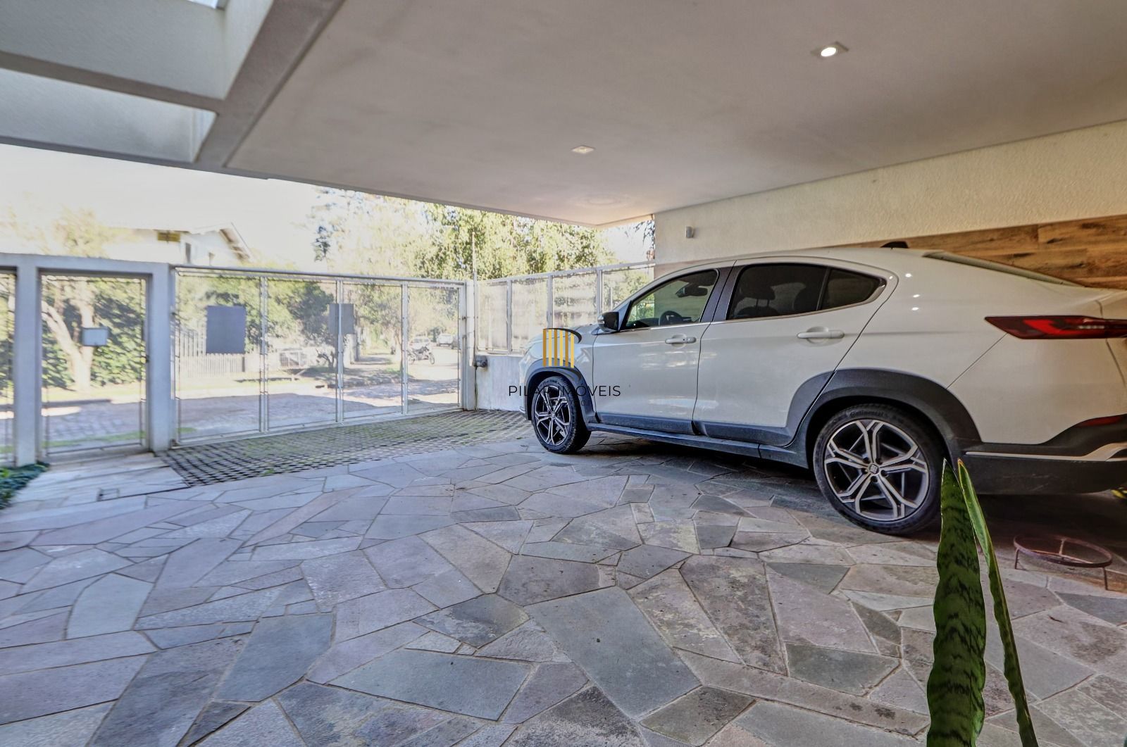 Casa Condominio para Venda - 211m², 3 dormitórios, sendo 3 suites, 4 vagas - Jardim Isabel