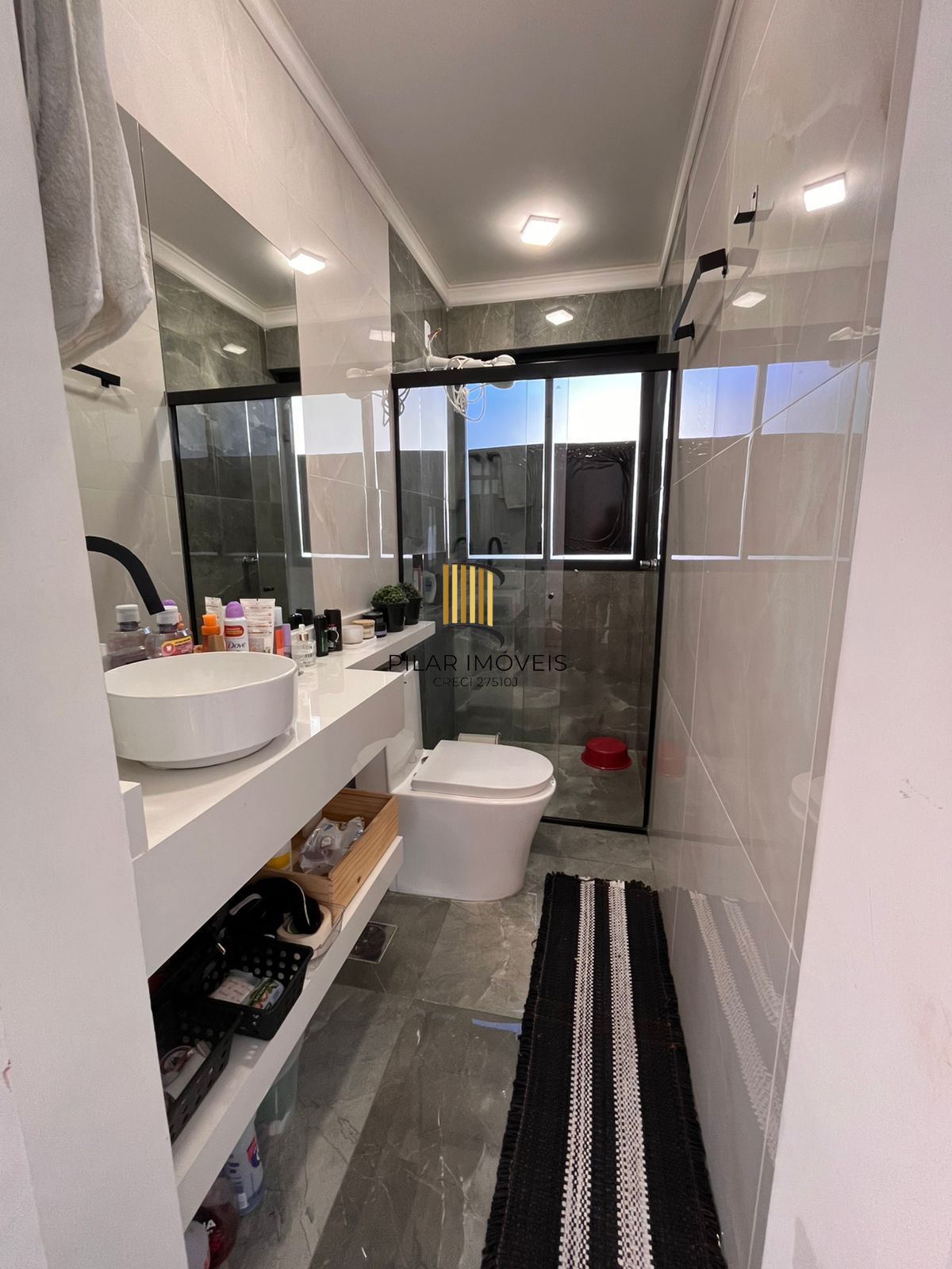 Apartamento semi mobiliado de 2 dormitórios no bairro Cristal