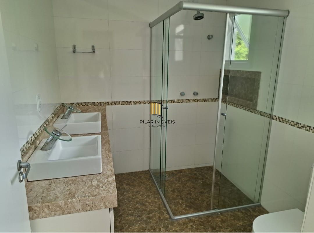 Casa 3 dormitórios no bairro Hípica