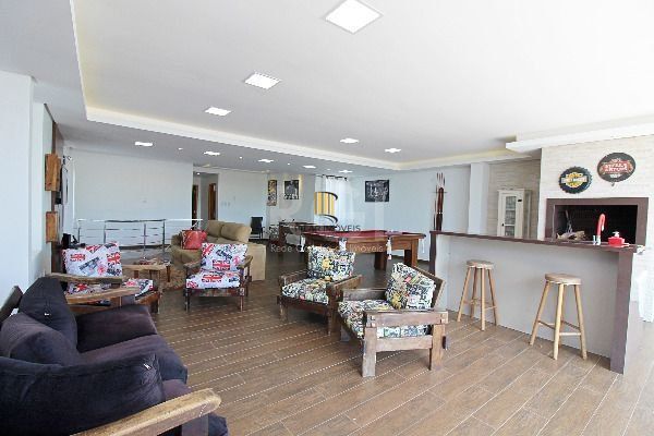 Casa para Venda - 400m², 4 dormitórios, sendo 2 suites, 4 vagas - Guarujá