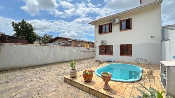 Casa em Porto Alegre, no bairro Aberta dos Morros, com 3 dormitório(s), à venda.