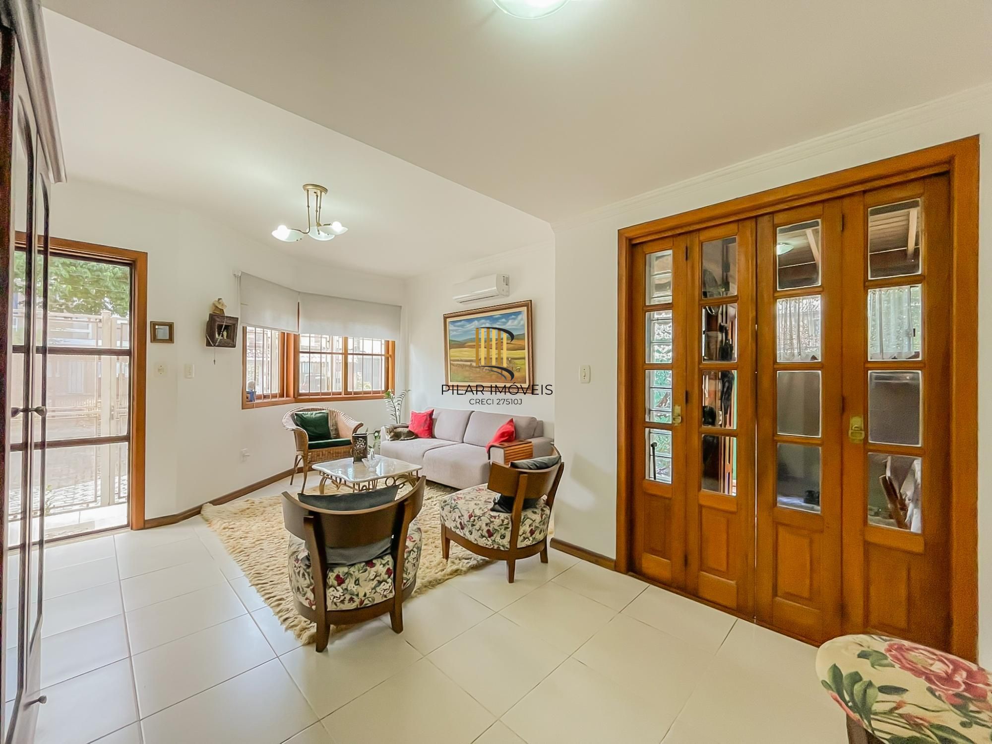 Casa 3 dormitórios no bairro Hípica