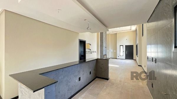 Casa em Porto Alegre, no bairro Hípica, com 3 dormitório(s), e 3 banheiros, à venda.