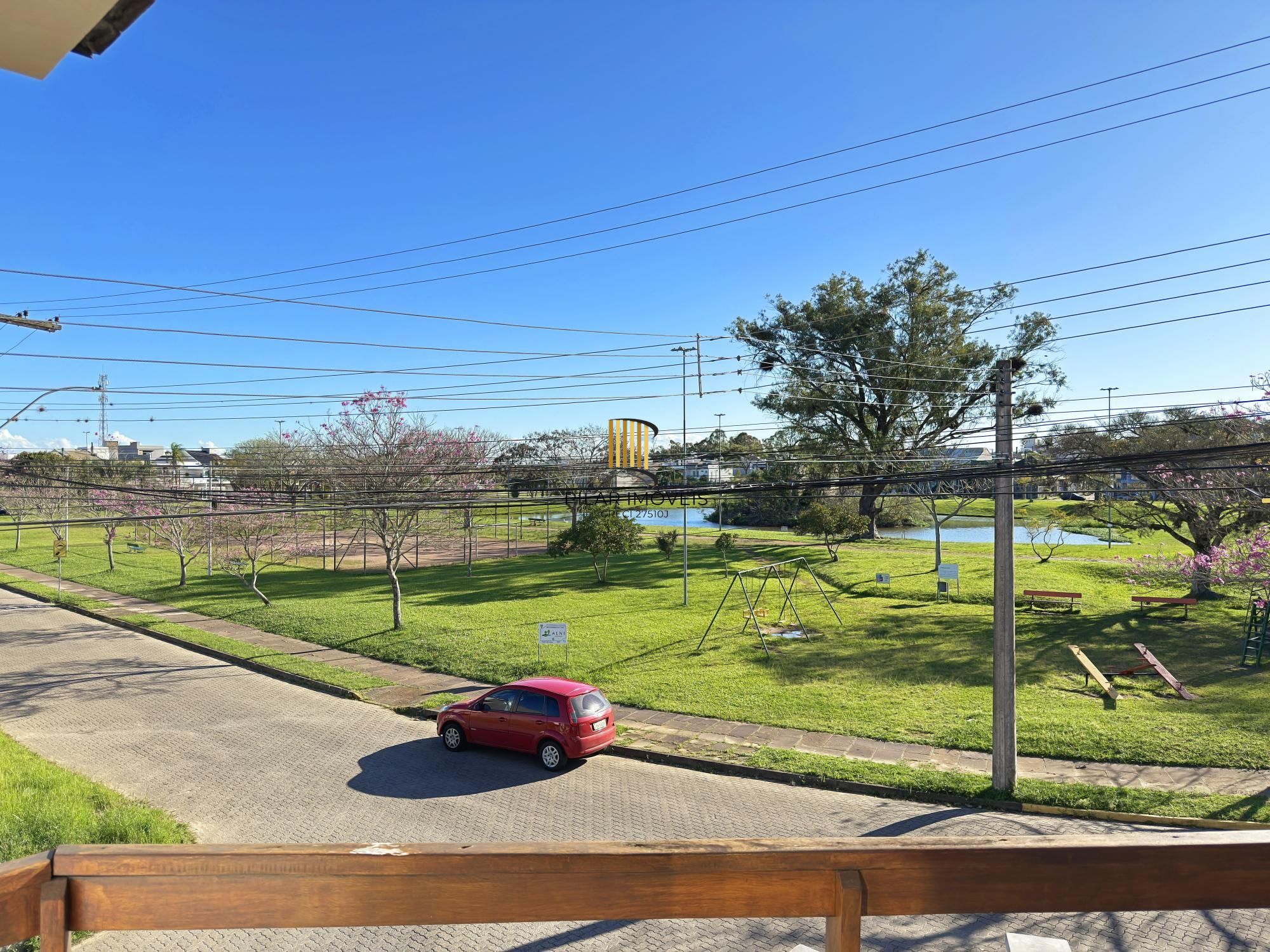 Sobrado a venda no Bairro Hipica de Porto alegre com 04 dormitórios sendo 01 suite