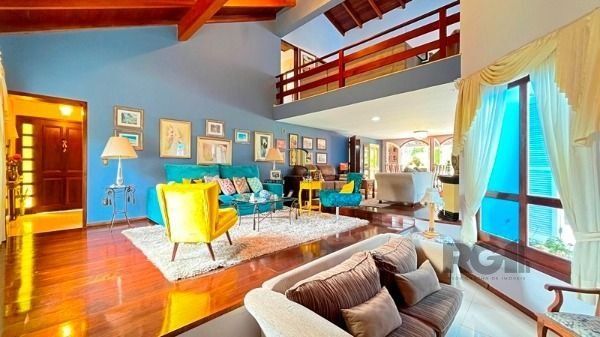 Casa em Porto Alegre, no bairro Ipanema, com 3 dormitório(s), à venda.
