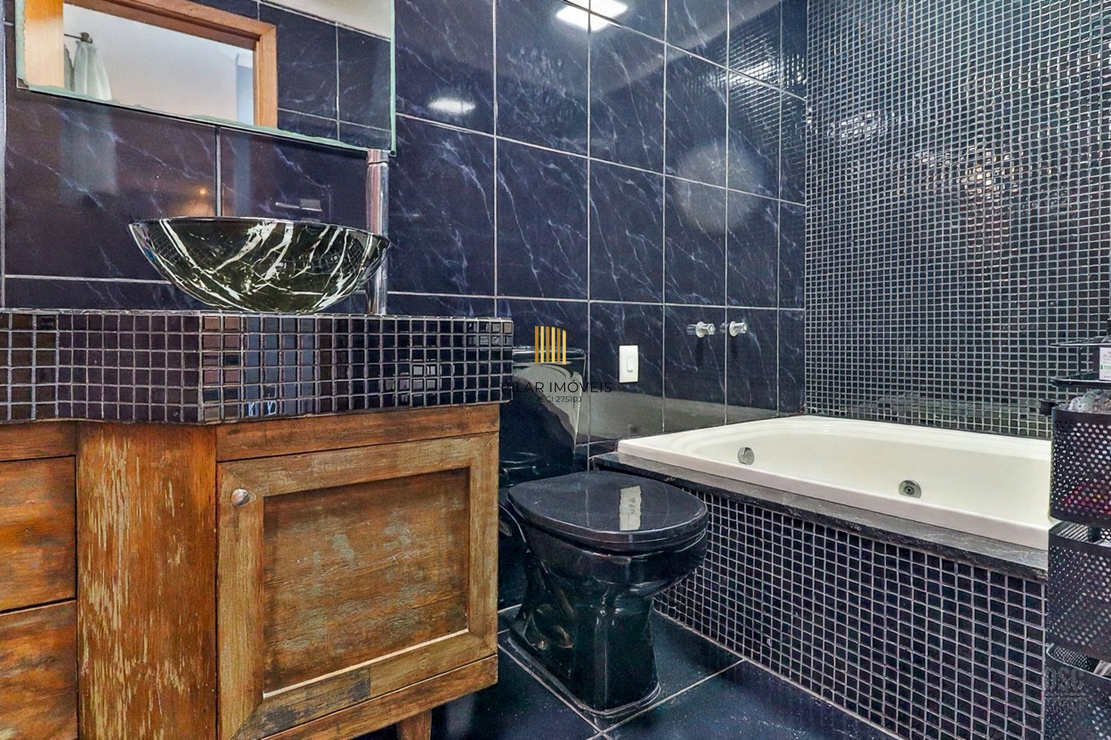 Casa em Porto Alegre, no bairro Hípica, com 3 dormitório(s), à venda.