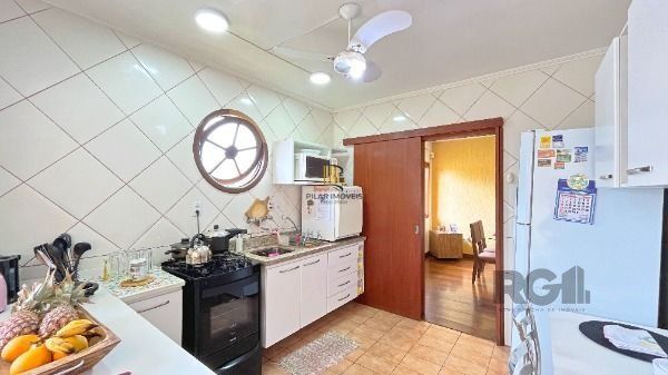 Casa em Porto Alegre, no bairro Aberta dos Morros, com 3 dormitório(s), à venda.
