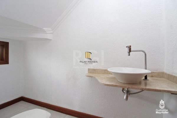 Casa de Condomínio 3 dormitórios no bairro Hípica