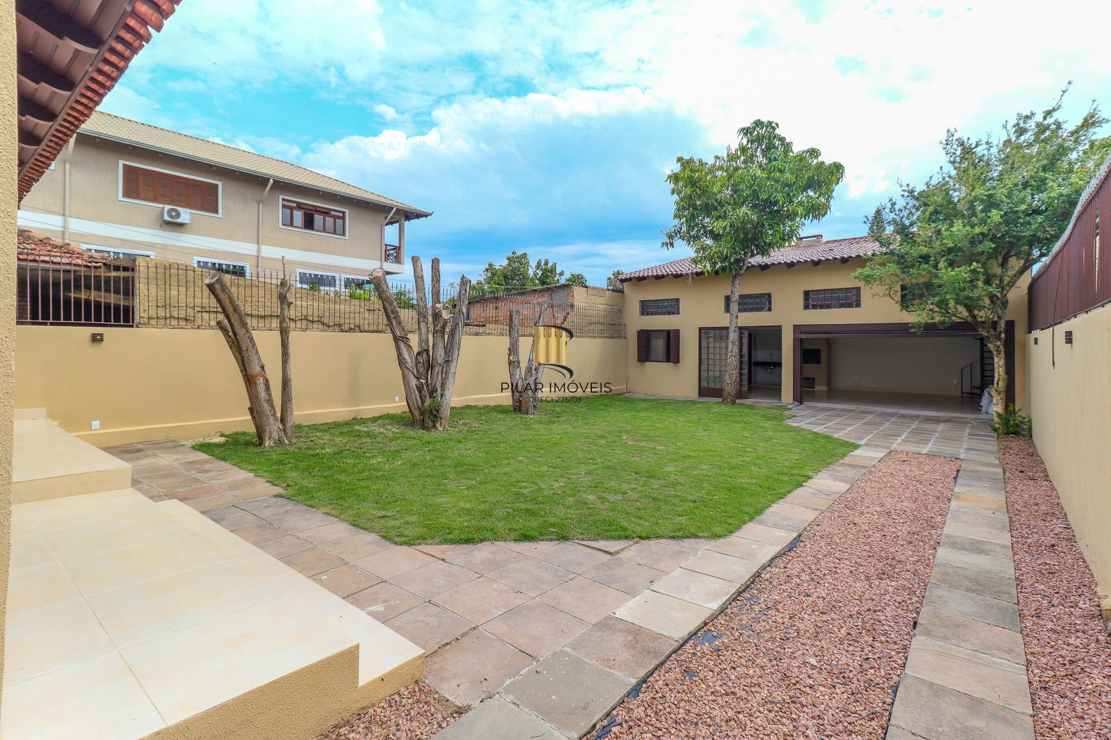 Excelente residência com 4 dormitórios