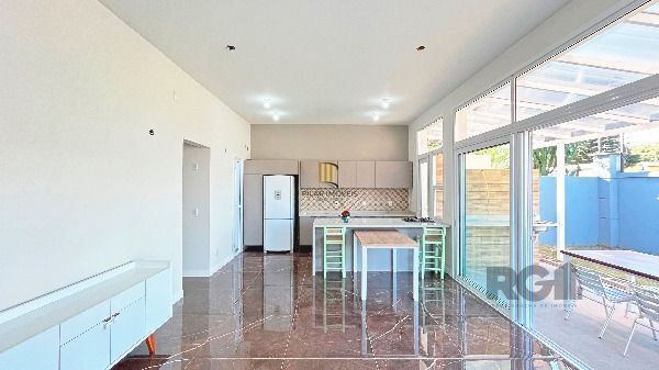 Casa Condominio em Porto Alegre, no bairro Hípica, com 3 dormitório(s), e 3 banheiros, à venda.