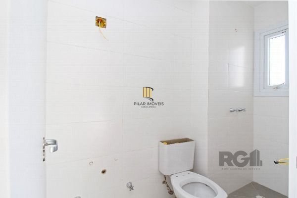 Sobrado para Venda - 100m², 3 dormitórios, sendo 3 suites, 2 vagas - Portal Do Guarujá