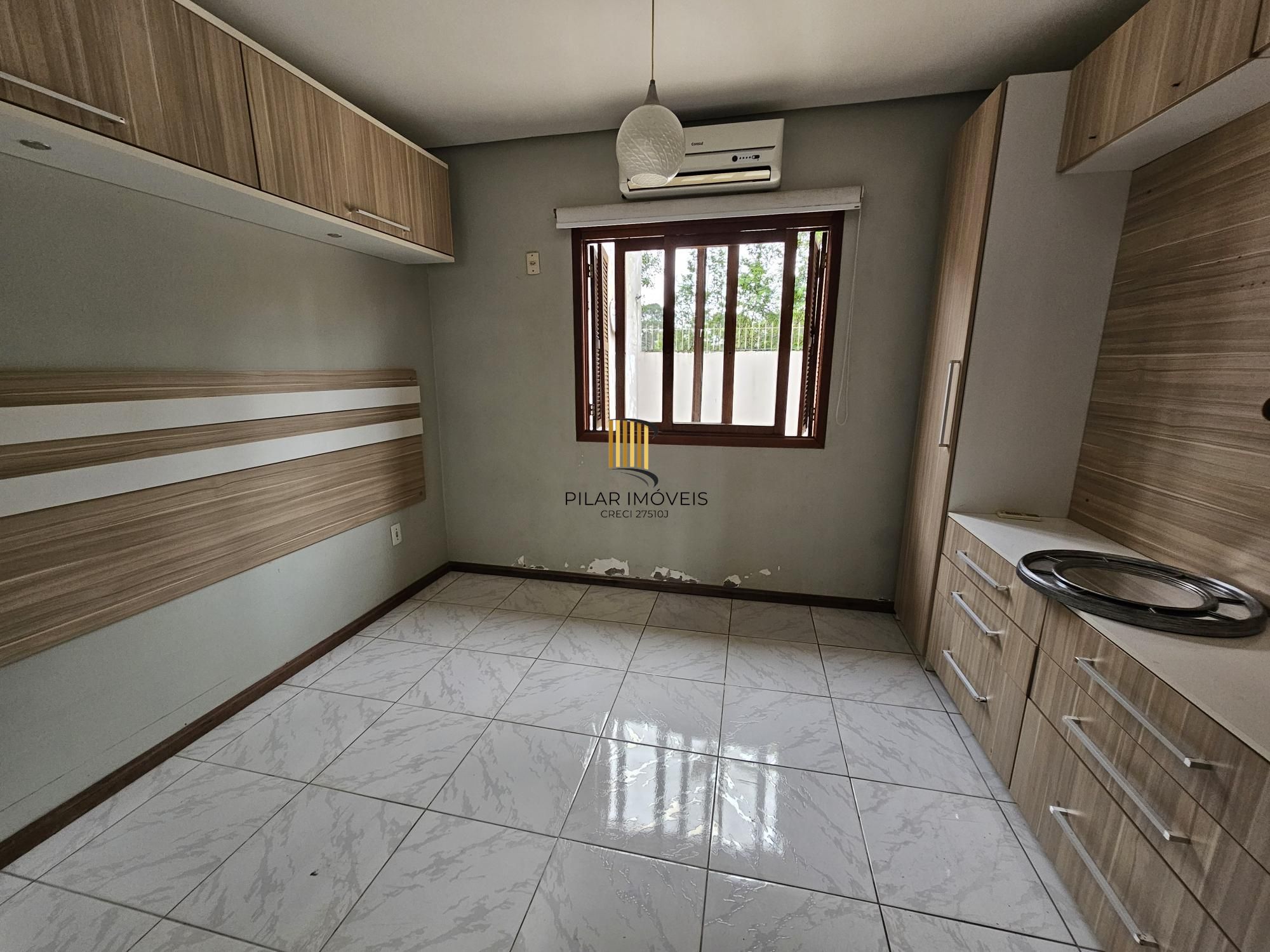 Casa 2 dormitórios no bairro Hípica