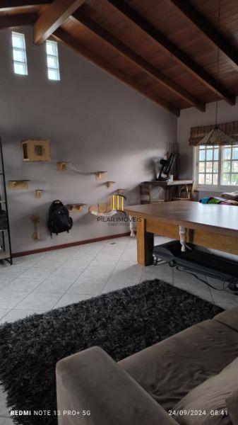 Casa em Porto Alegre, no bairro Hípica, com 3 dormitório(s), e 3 banheiros, à venda.