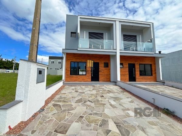 Casa Condominio em Porto Alegre, no bairro Campo Novo, com 3 dormitório(s), e 3 banheiros, à venda.