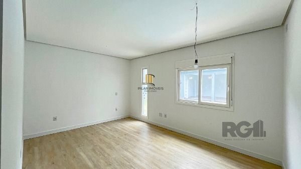 Casa em Porto Alegre, no bairro Ipanema, com 3 dormitório(s), à venda.