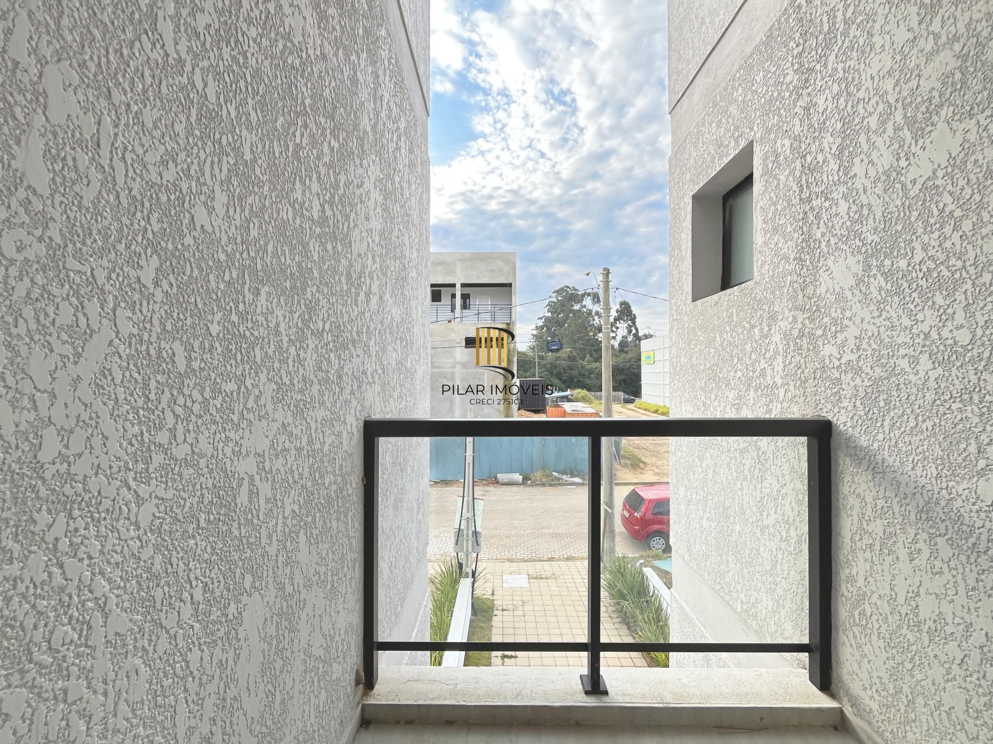 Casa em Porto Alegre, no bairro Hípica, com 2 dormitório(s), e 2 banheiros, à venda.