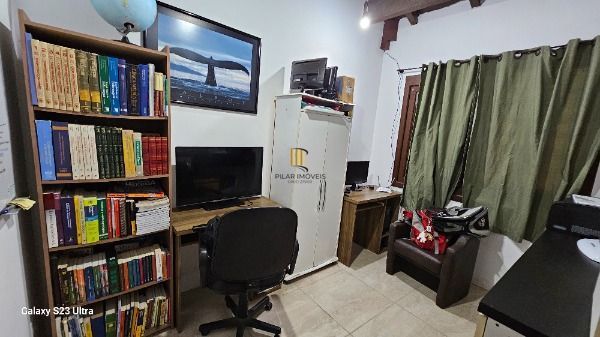 Casa em Porto Alegre, no bairro Belém Novo, com 3 dormitório(s), e 3 banheiros, à venda.