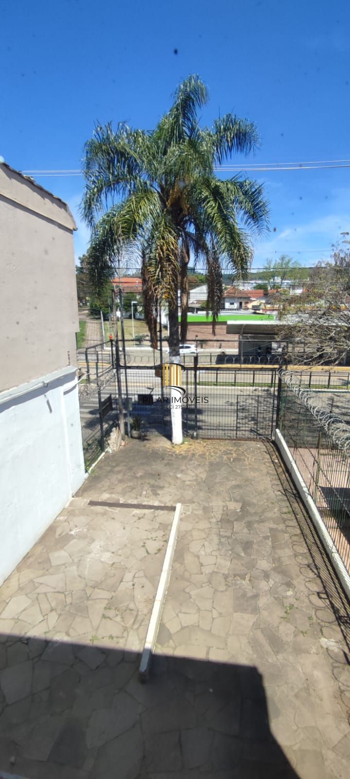 Ótima loja com mezanino, em ótima localização com estacionamento.