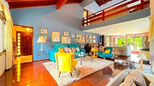 Casa em Porto Alegre, no bairro Ipanema, com 3 dormitório(s), à venda.