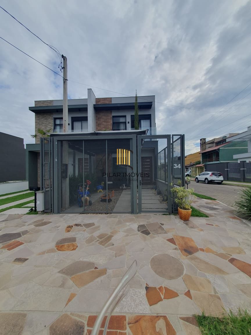 Casa 3 dormitórios no bairro Hípica