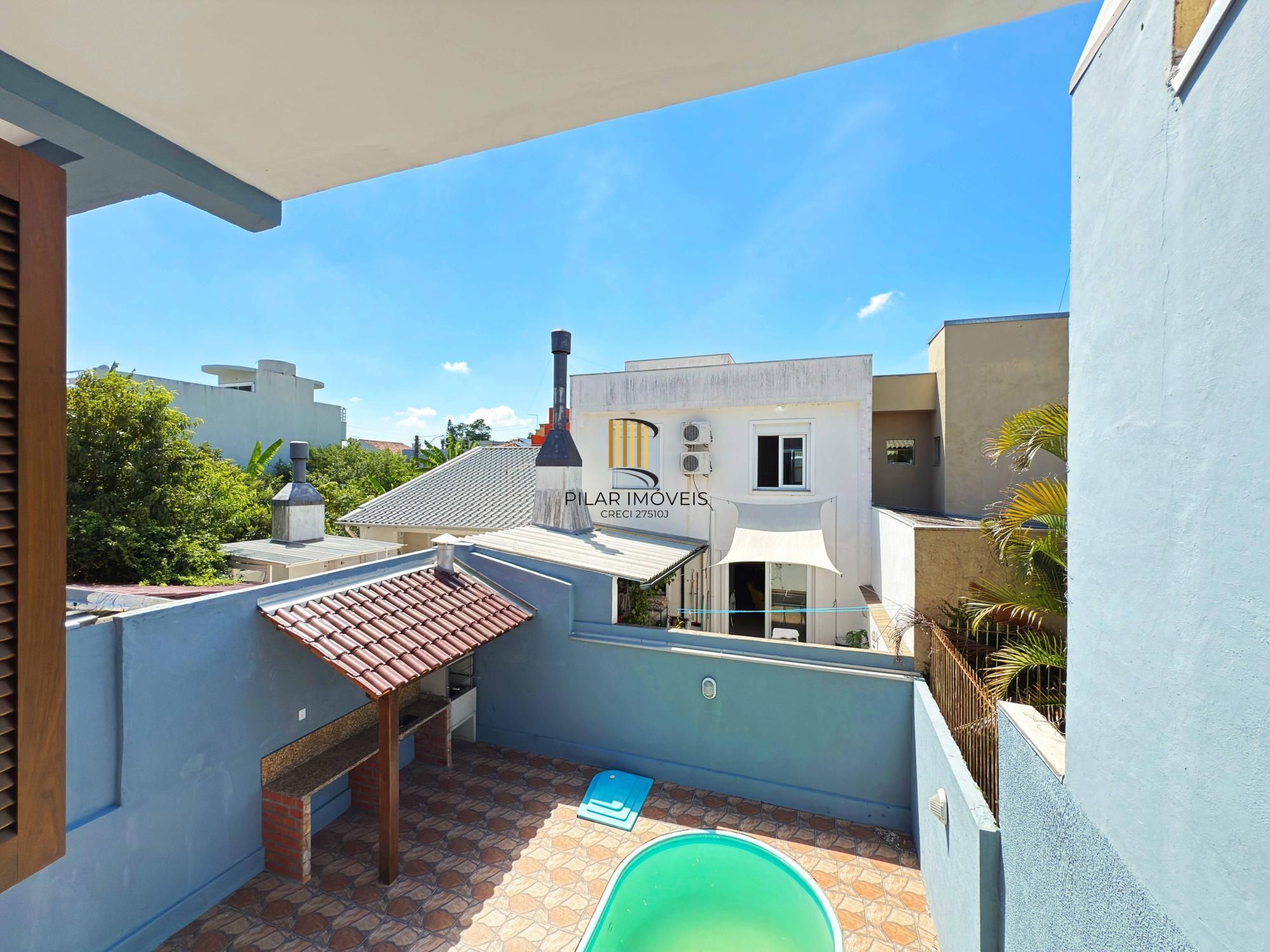 Casa 2 dormitórios no bairro Hípica