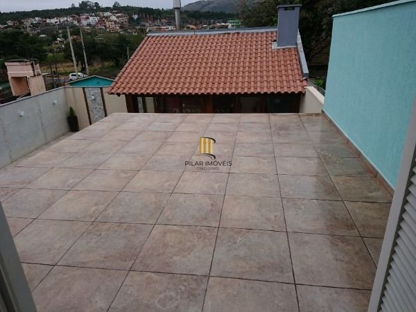 Casa em Porto Alegre, no bairro Espirito Santo, com 4 dormitório(s), e 4 banheiros, à venda.