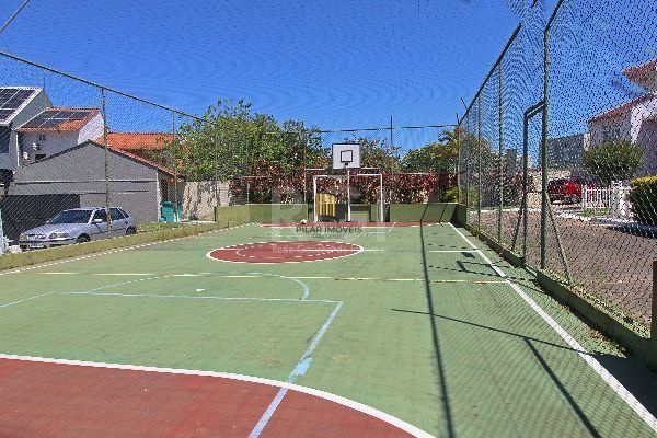 Casa em Porto Alegre, no bairro Ipanema, com 3 dormitório(s), e 3 banheiros, à venda.