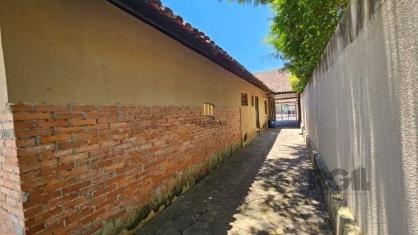 Casa 3 dormitórios no bairro Camaquã