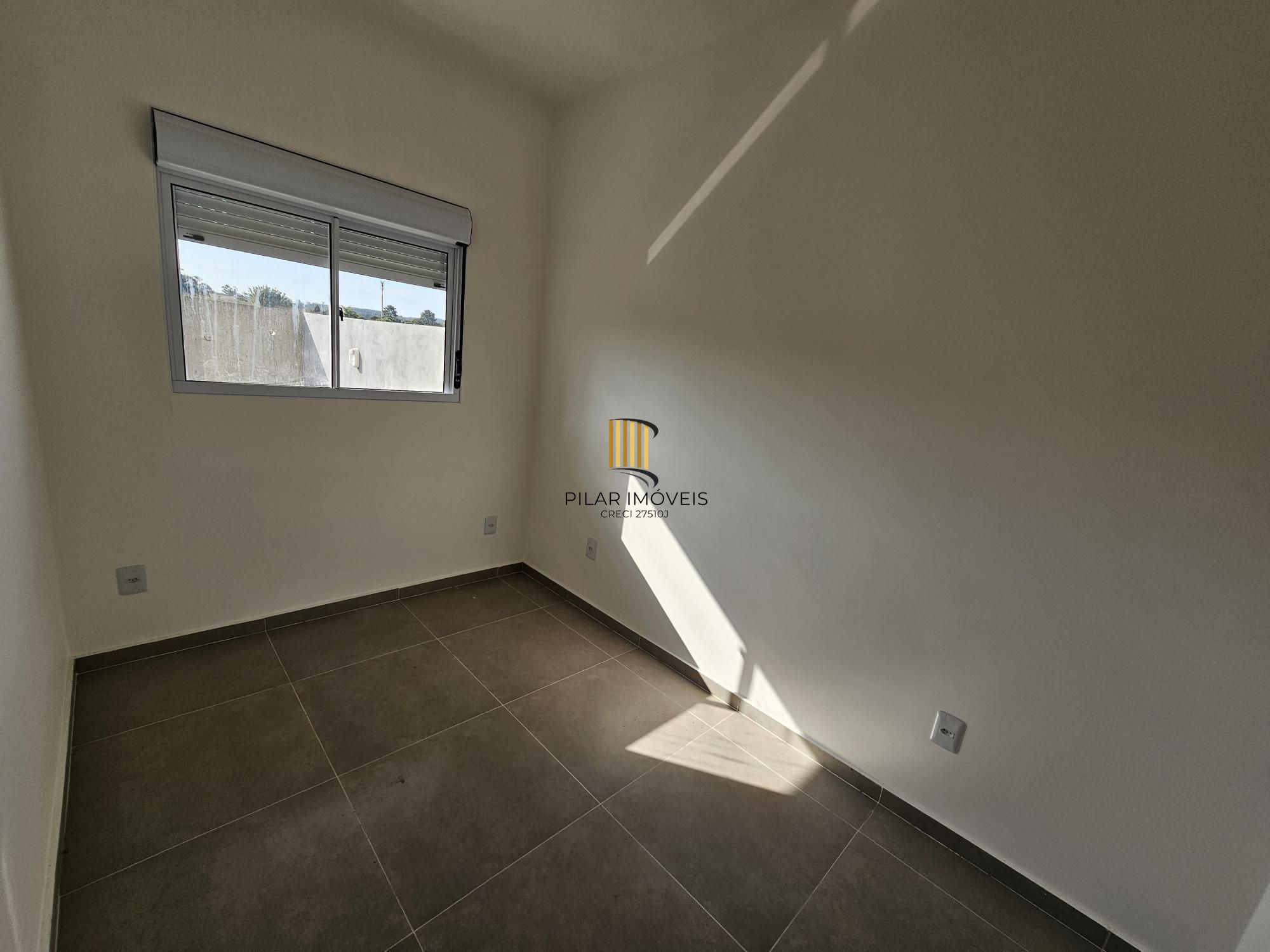 Casa em Porto Alegre, no bairro Restinga, com 2 dormitório(s), e 2 banheiros, à venda.