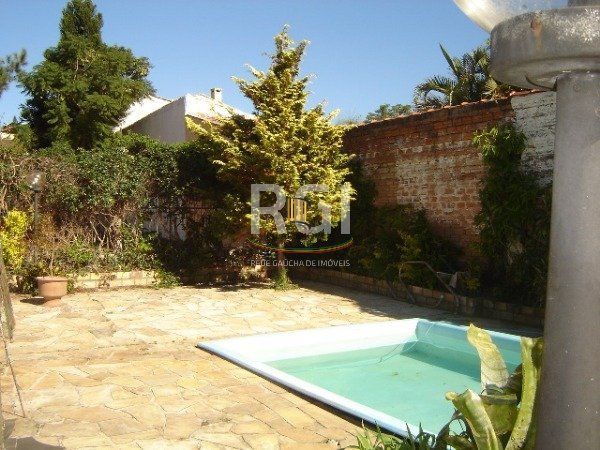 Casa para Venda - 150m², 4 dormitórios, sendo 2 suites, 6 vagas - Imperial Parque