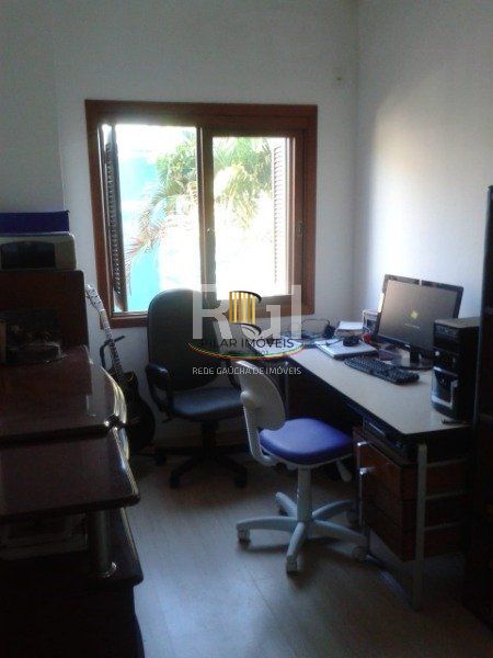 Casa em Porto Alegre, no bairro Hípica, com 3 dormitório(s), à venda.