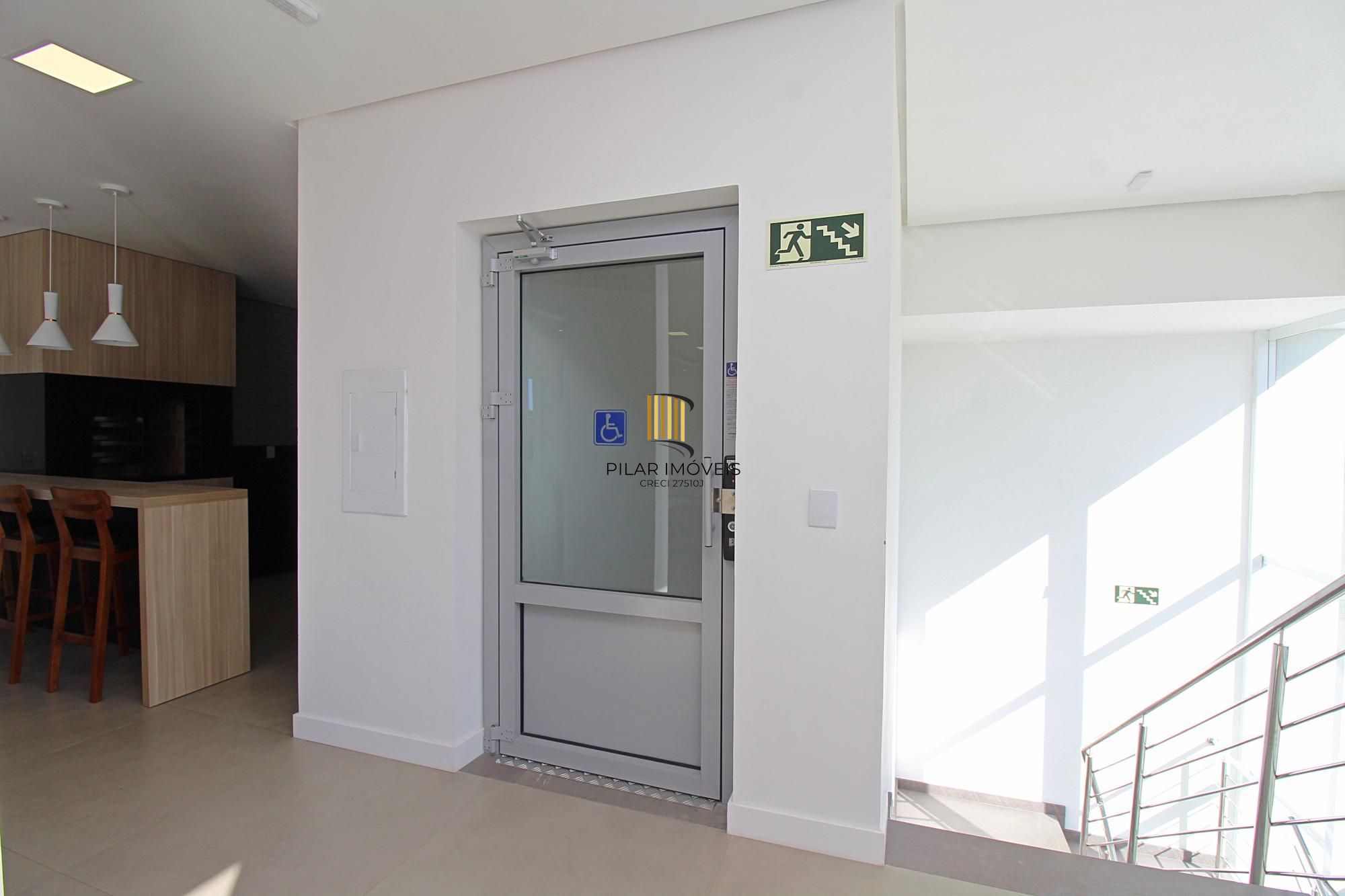 Casa Condominio em Porto Alegre, no bairro Ipanema, com 3 dormitório(s), e 3 banheiros, à venda.