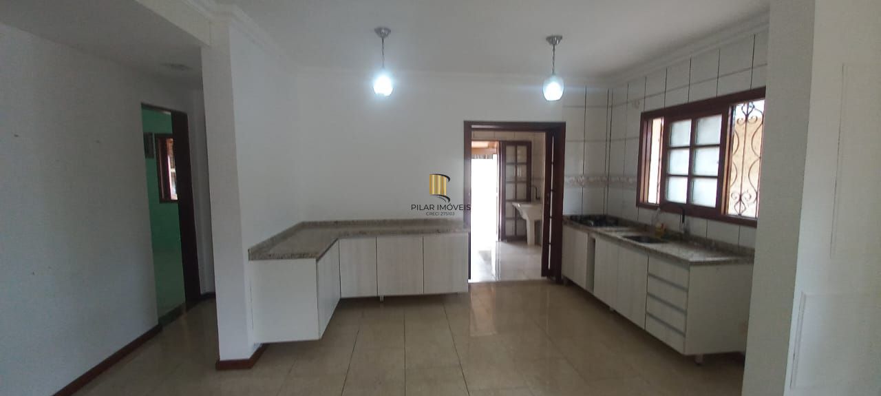 Casa 3 dormitórios no bairro Guarujá