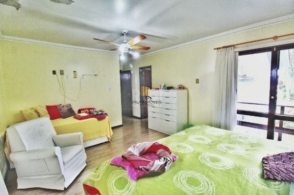 Casa em Porto Alegre, no bairro Jardim Isabel, com 4 dormitório(s), e 4 banheiros, à venda.