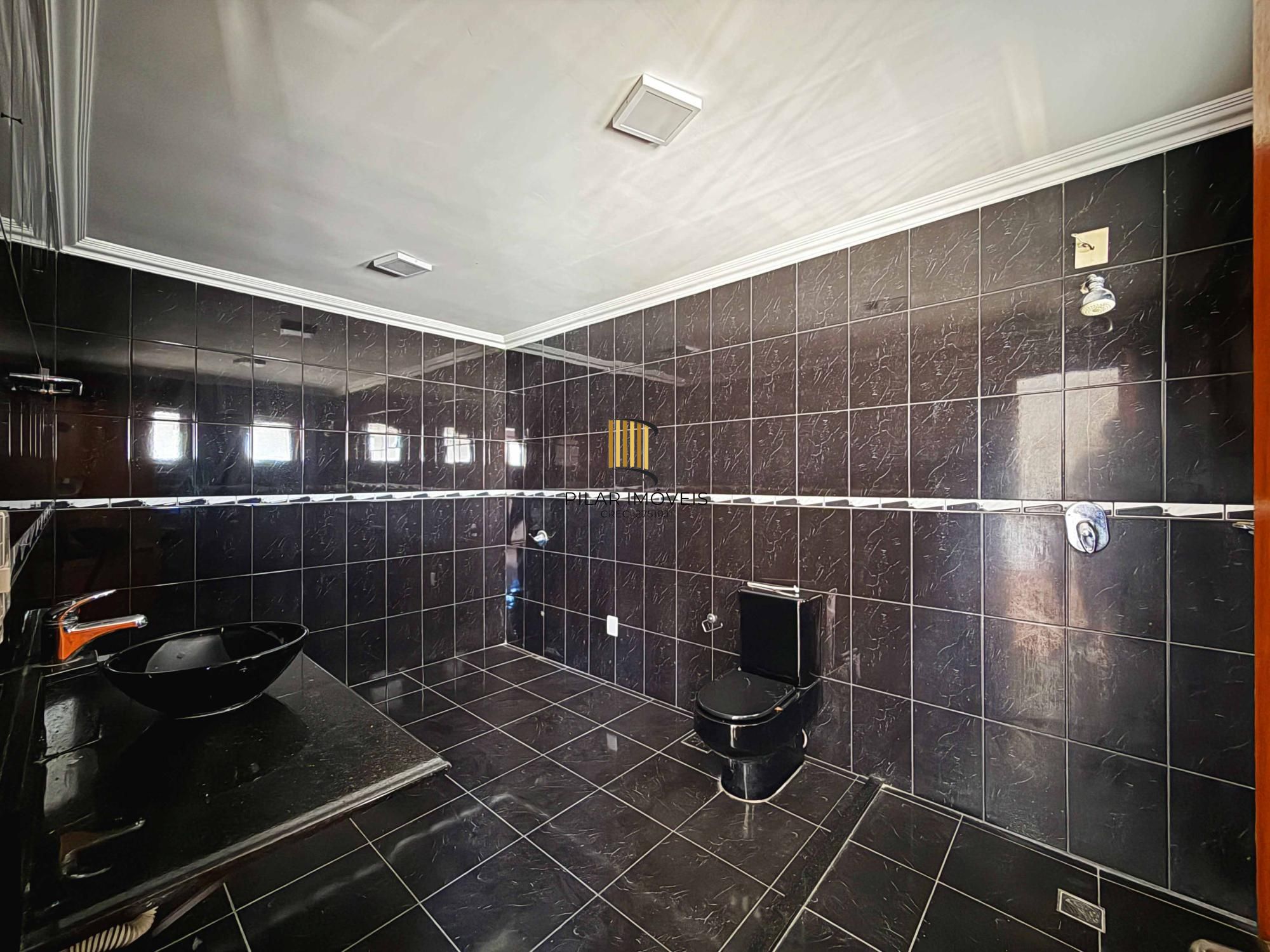 Casa 2 dormitórios no bairro Hípica