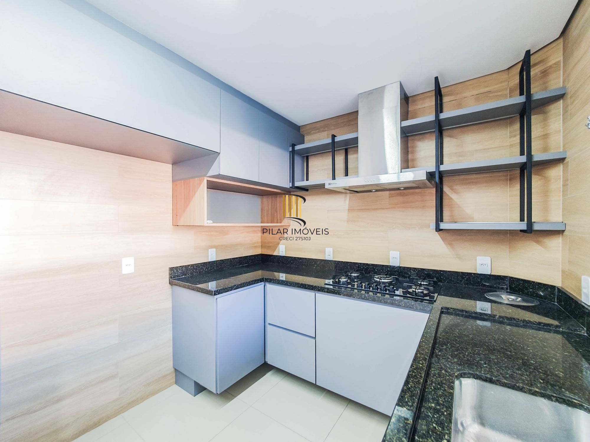 Casa 3 dormitórios no bairro Hípica