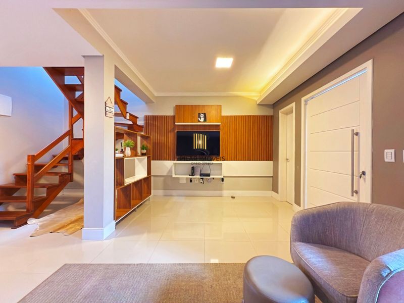 Casa com vista para o Rio e 3 dormitórios