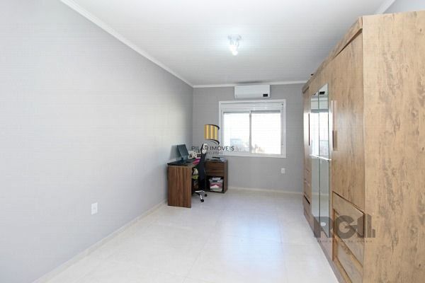 Casa em Porto Alegre, no bairro Espírito Santo, com 3 dormitório(s), e 3 banheiros, à venda.