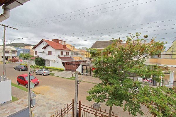 Casa em Porto Alegre, no bairro Hípica, com 3 dormitório(s), e 3 banheiros, à venda.