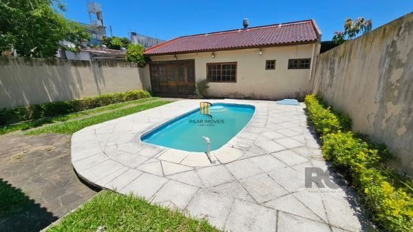 Casa 3 dormitórios no bairro Camaquã