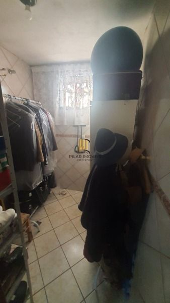 Casa em Porto Alegre, no bairro Nonoai, com 3 dormitório(s), e 3 banheiros, à venda.